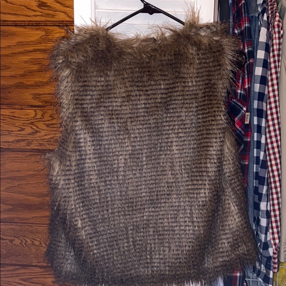 FUR VEST - Picture 3 of 3